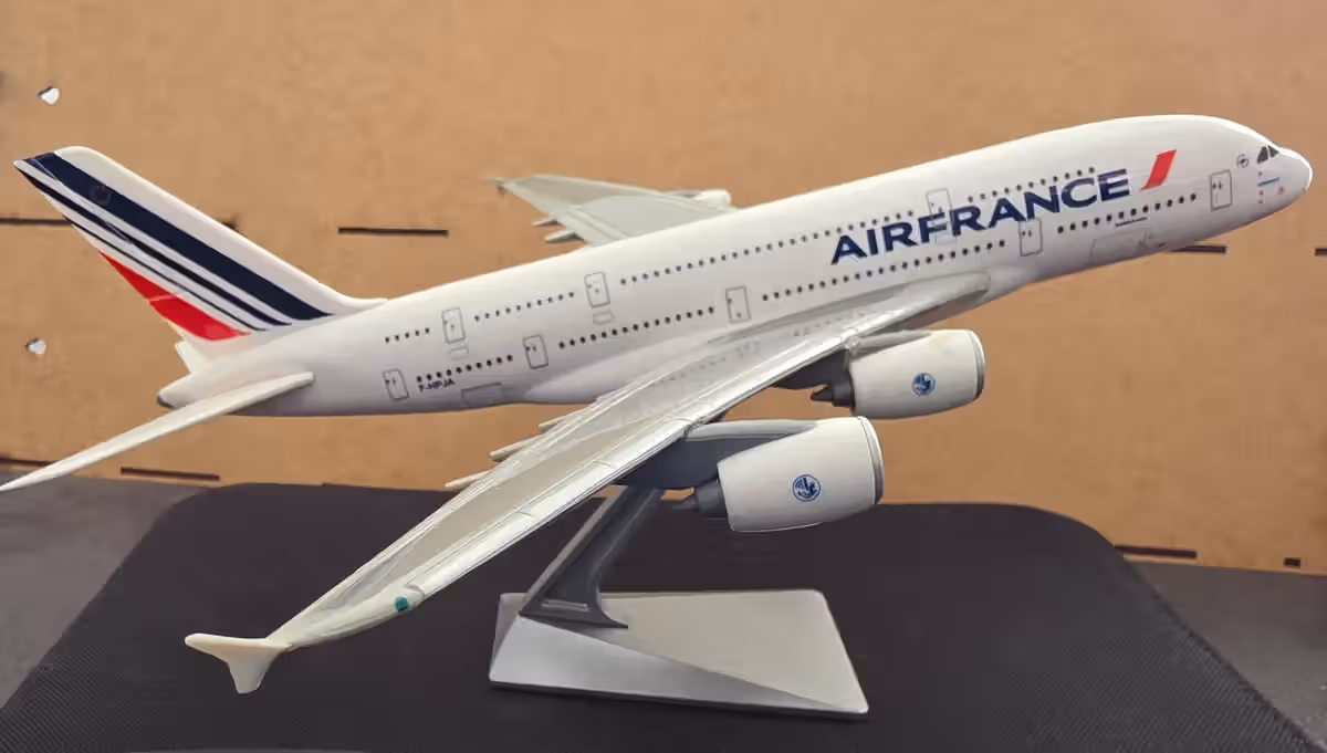 A380 1:250 in good condition without box