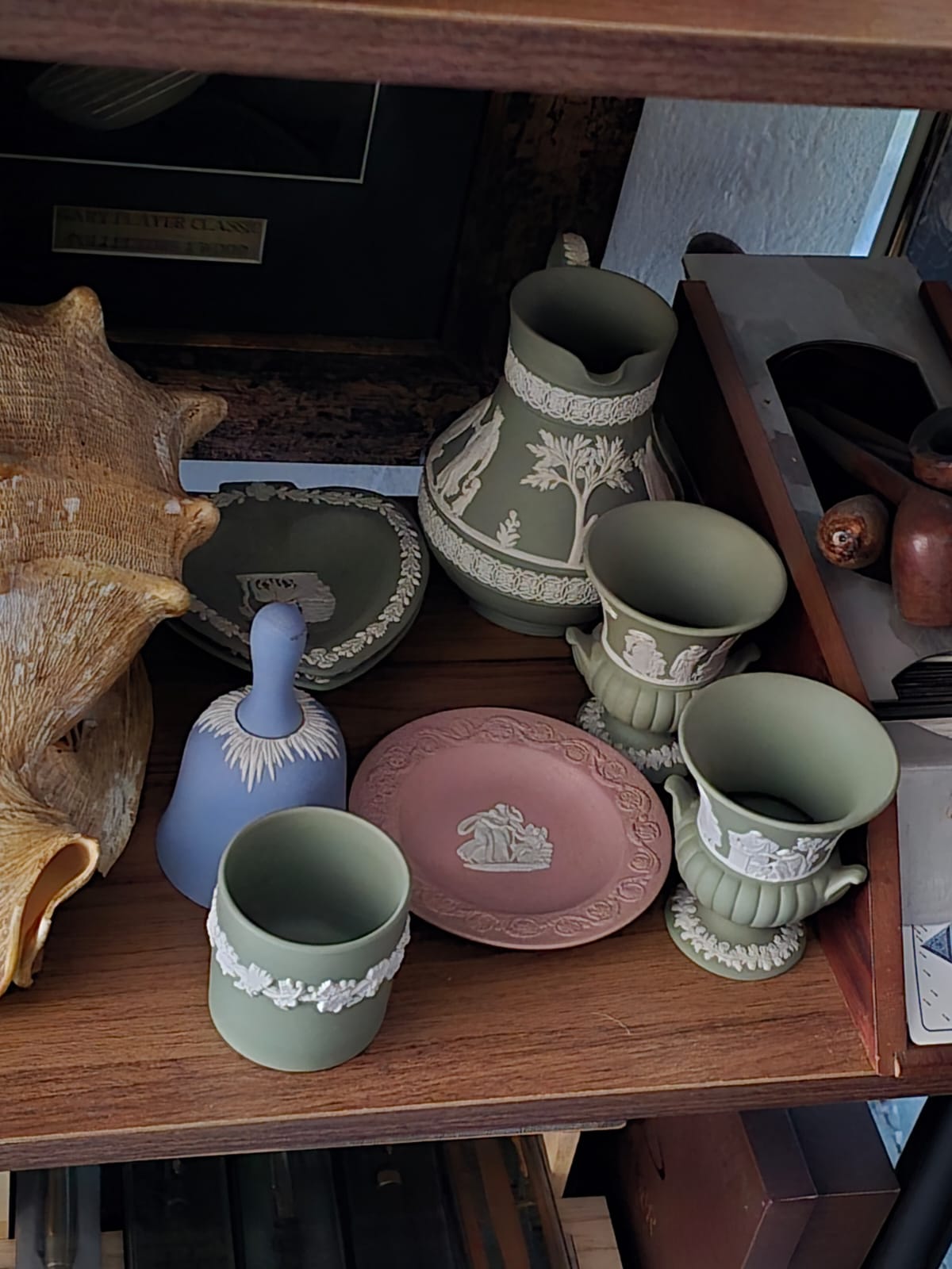 Wedgewood pieces various colours and pieces